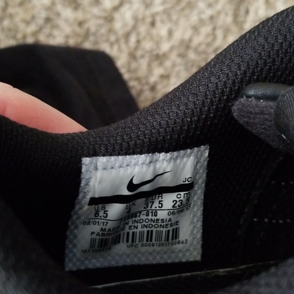 Nike Shoes - Picture 4 of 4